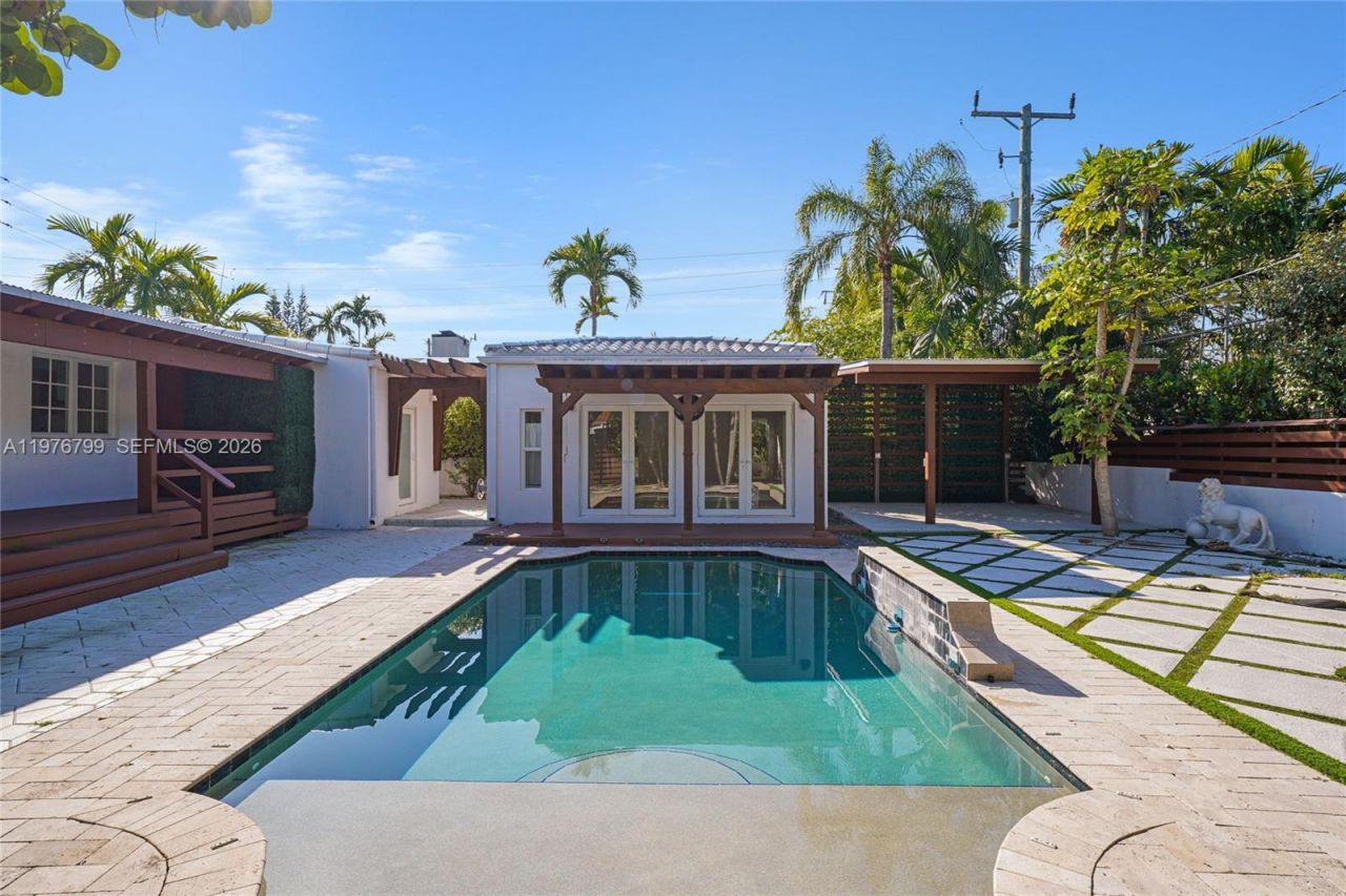 659 NE 73rd St, Miami, FL 33138 Photo