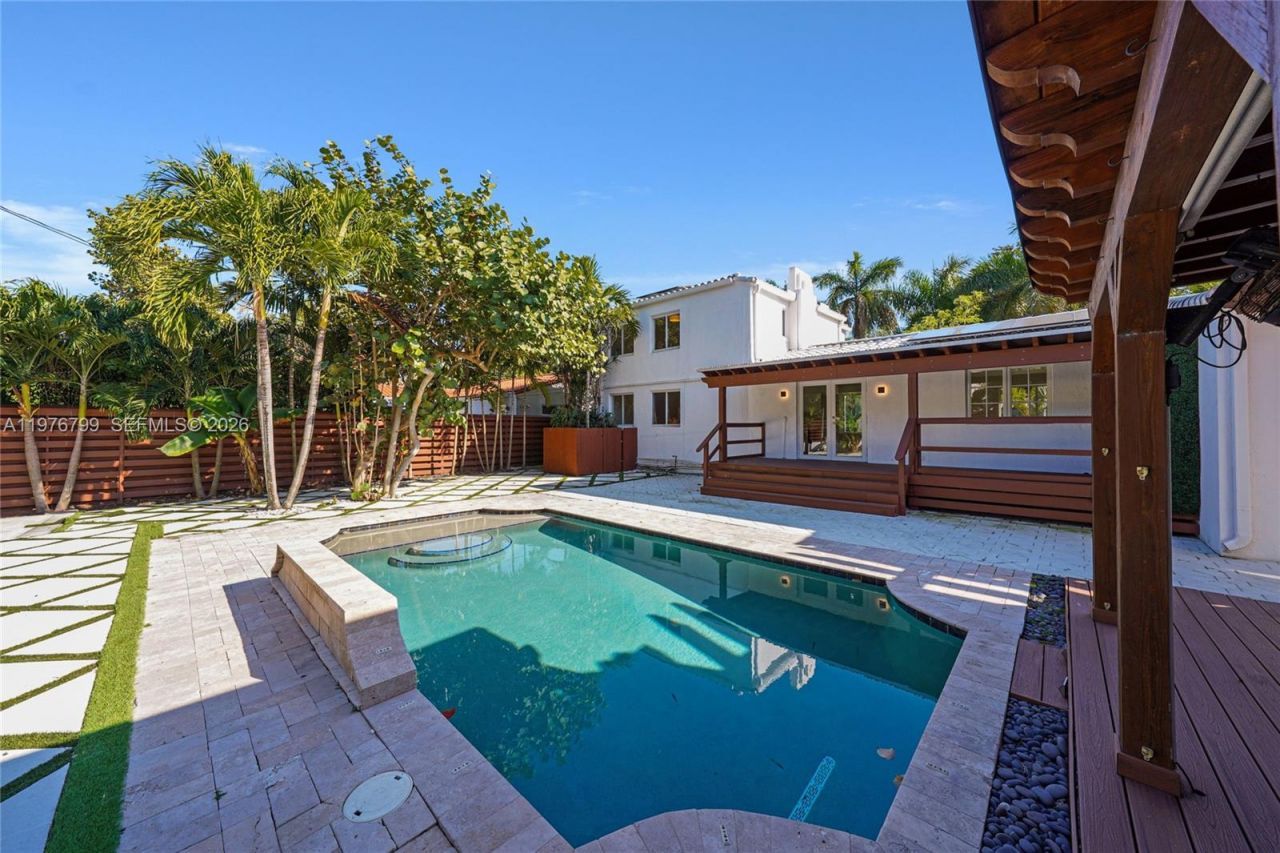 659 NE 73rd St, Miami, FL 33138 Photo