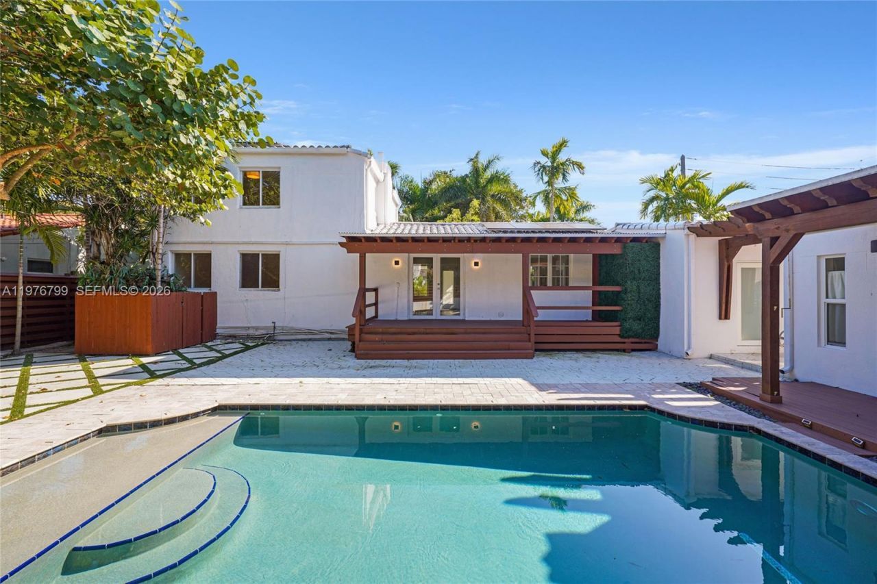 659 NE 73rd St, Miami, FL 33138 Photo