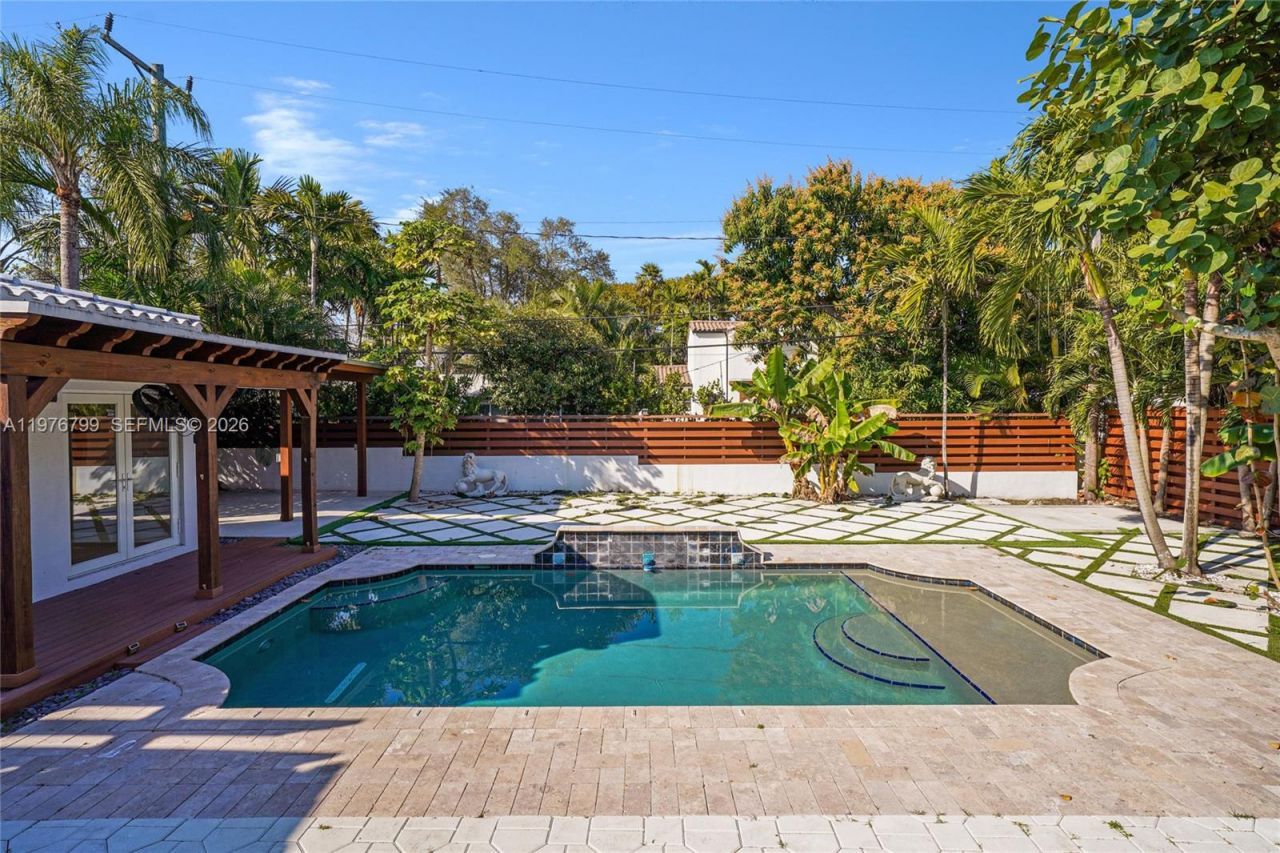 659 NE 73rd St, Miami, FL 33138 Photo