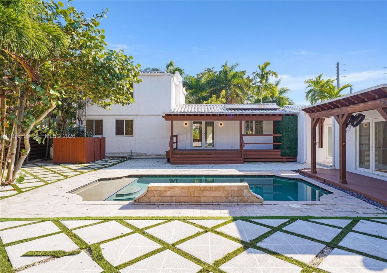 659 NE 73rd St, Miami, FL 33138 Photo