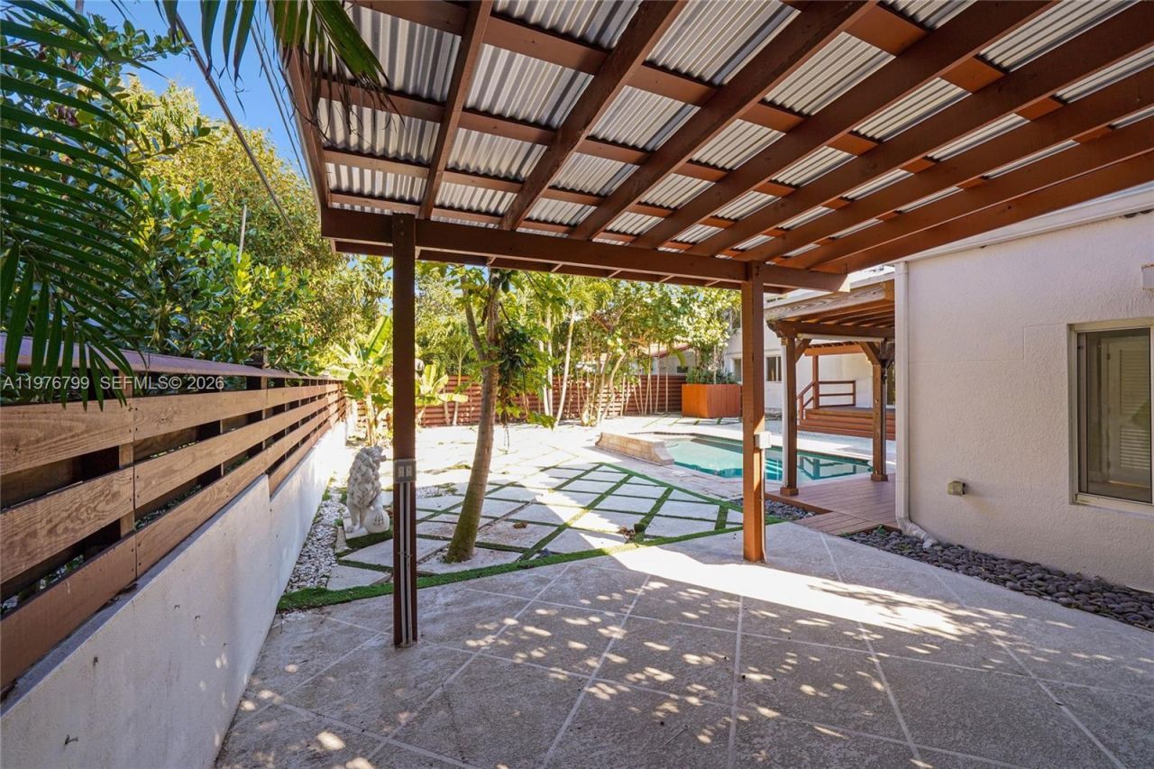 659 NE 73rd St, Miami, FL 33138 Photo