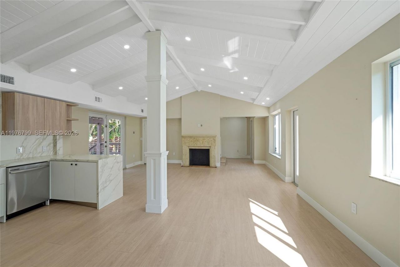 659 NE 73rd St, Miami, FL 33138 Photo