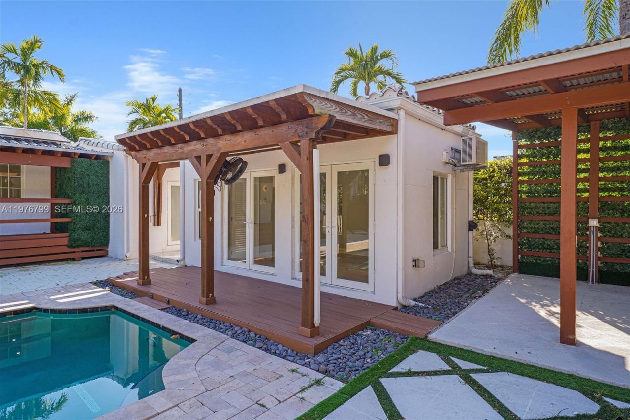 659 NE 73rd St, Miami, FL 33138 Photo