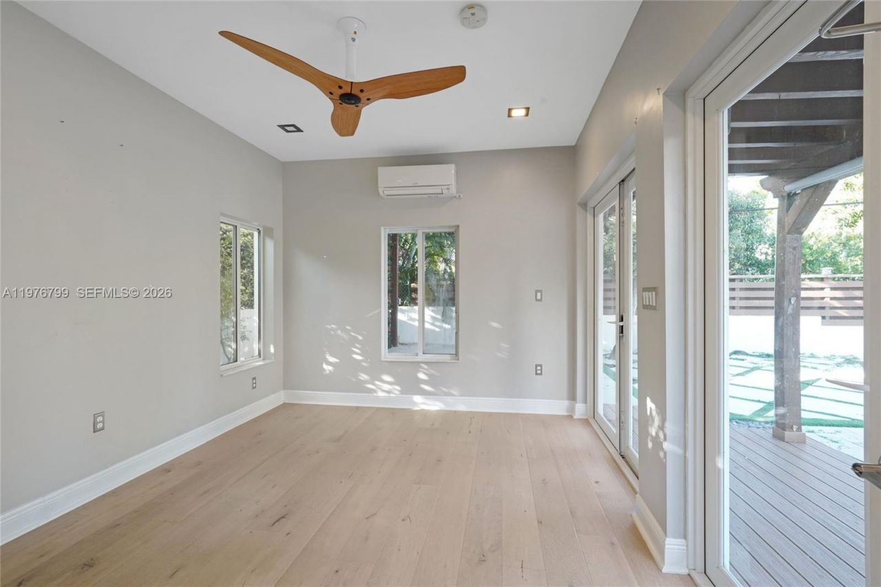 659 NE 73rd St, Miami, FL 33138 Photo