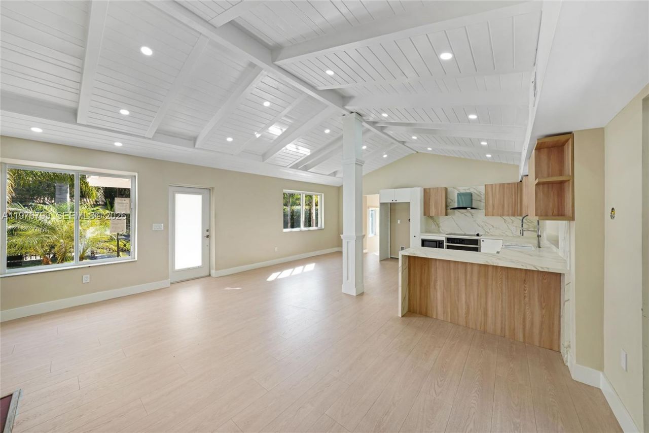 659 NE 73rd St, Miami, FL 33138 Photo