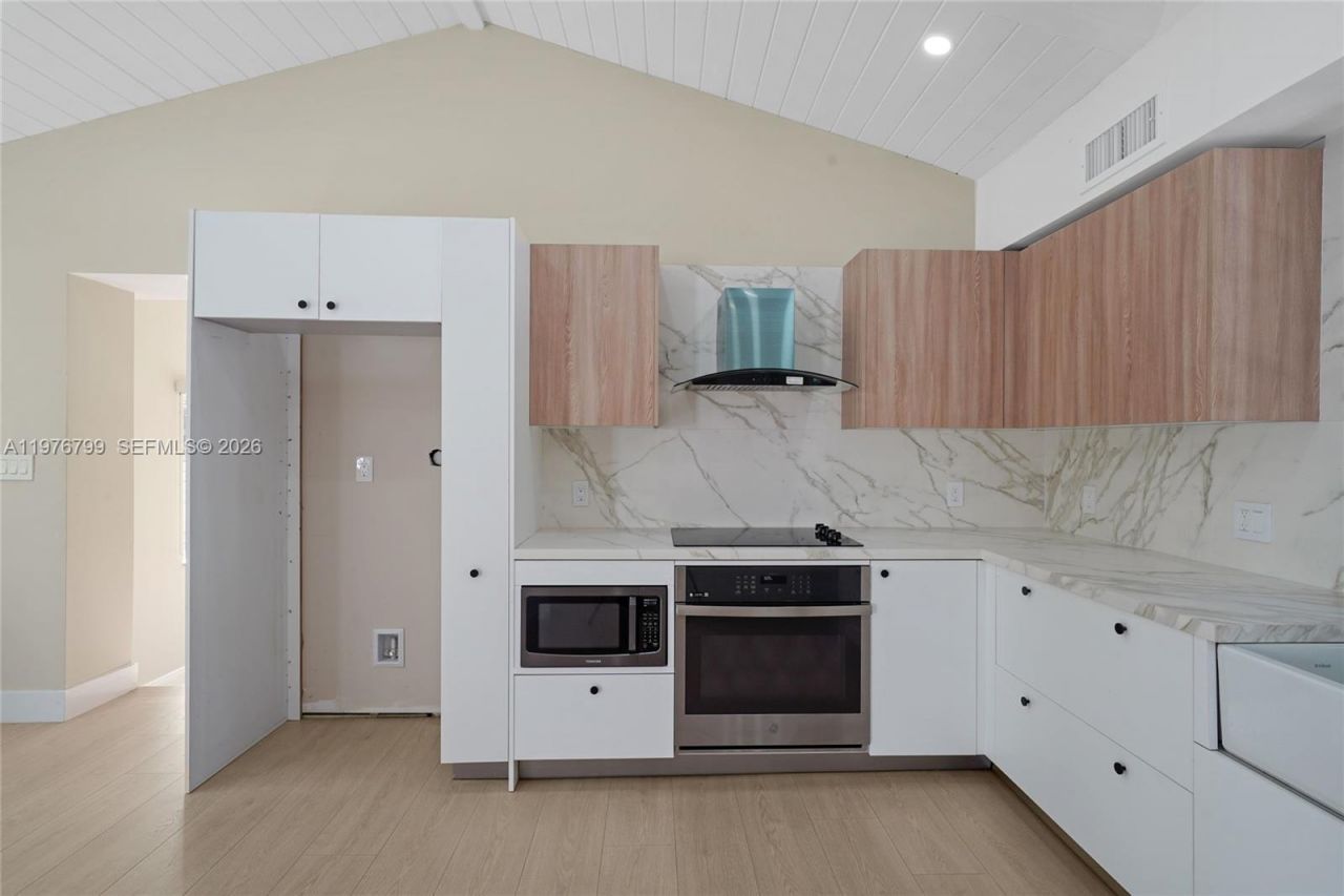 659 NE 73rd St, Miami, FL 33138 Photo