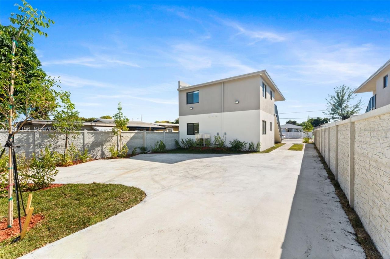 1171 NW 66th St , Miami, FL 33150 Photo