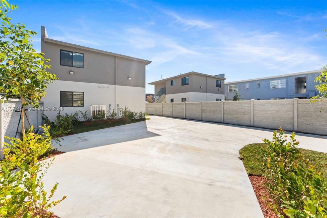 1171 NW 66th St , Miami, FL 33150 Photo