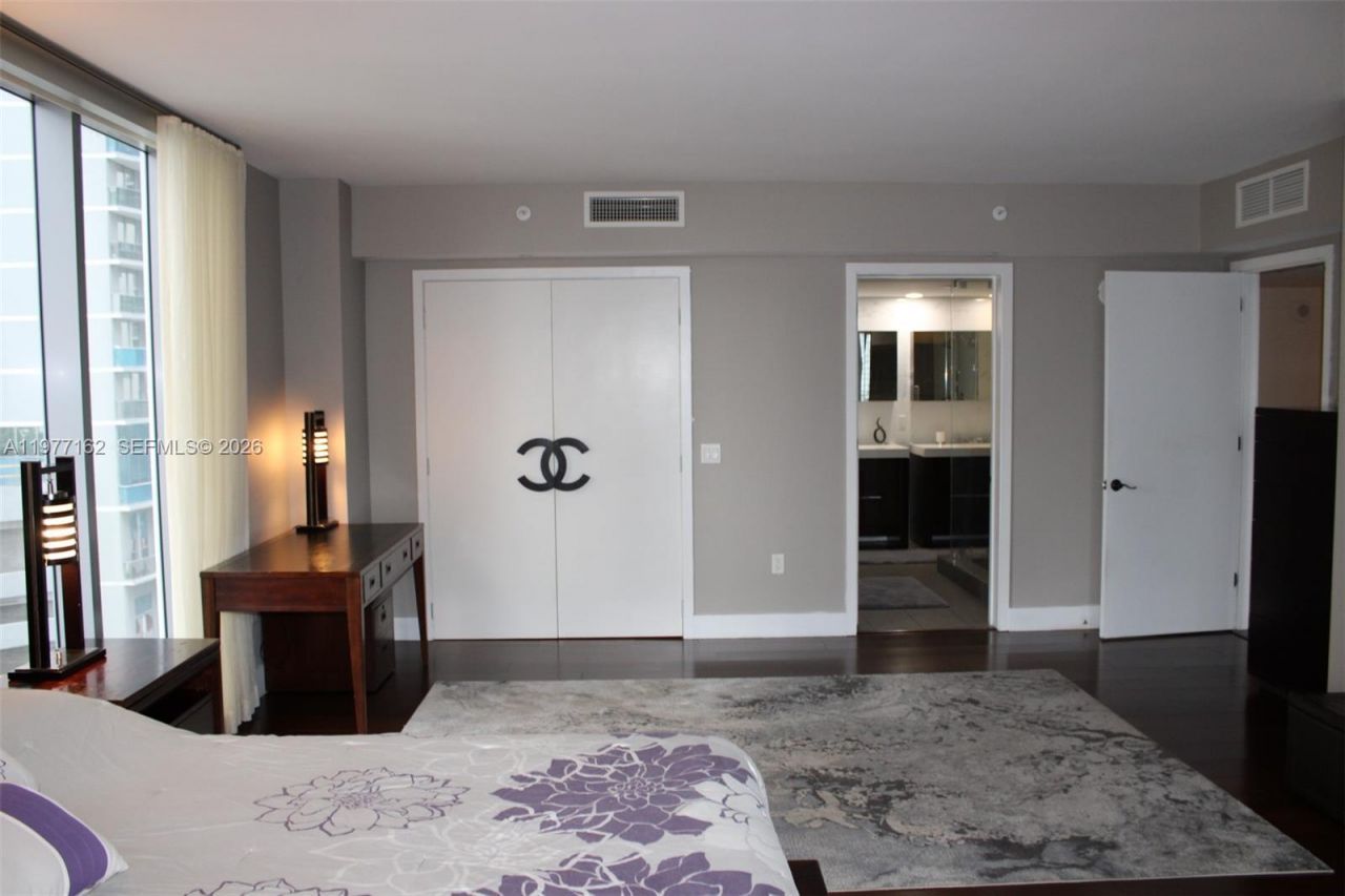 31 SE 6th St , Unit 1801, Miami, FL 33131 Photo