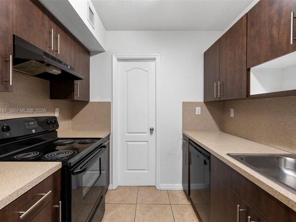 13 S Royal Poinciana Blvd , Unit 8, Miami Springs, FL 33166