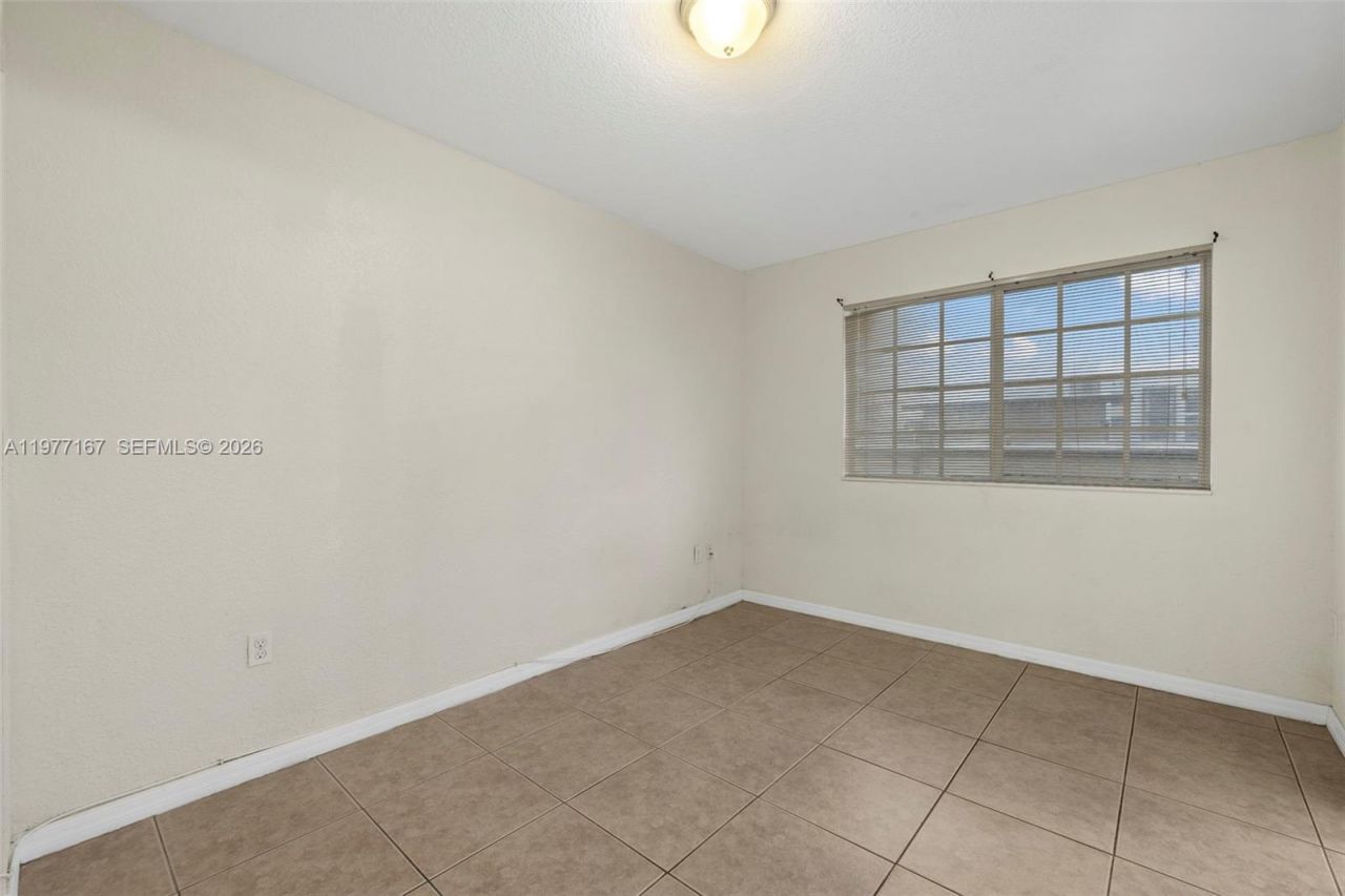 13 S Royal Poinciana Blvd, Unit 8, Miami Springs, FL 33166 Photo