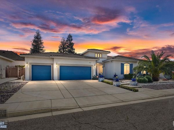 9015 Claro De Luna Drive, Bakersfield, CA 93314