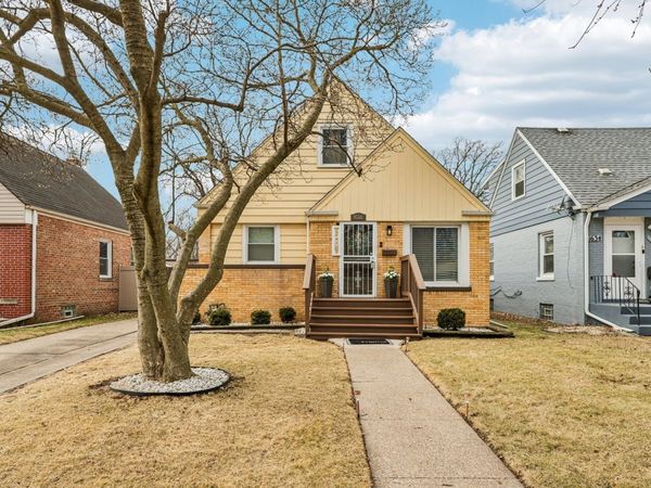 1636 STATE LINE Road , Calumet City, IL 60409