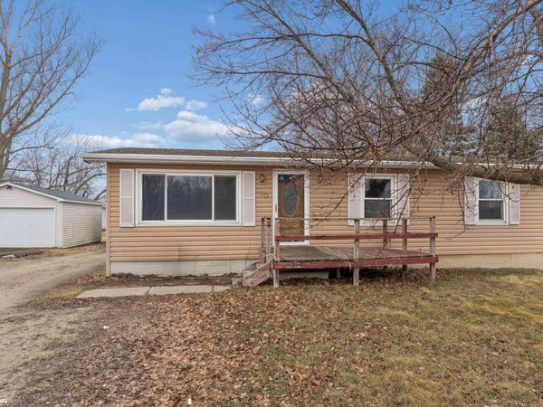 90 Seymour Avenue, Garner, IA 50438