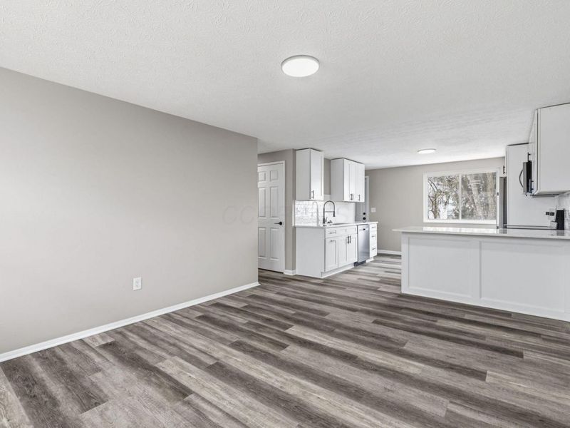 3247 Winding Creek Drive, Columbus, OH 43223 Photo 3