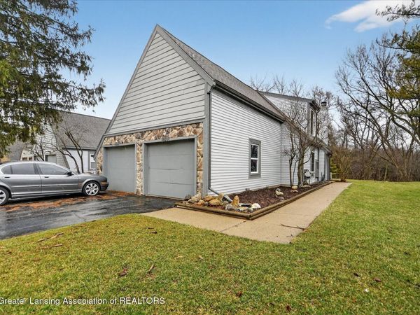 1800 Nemoke Trail, Haslett, MI 48840