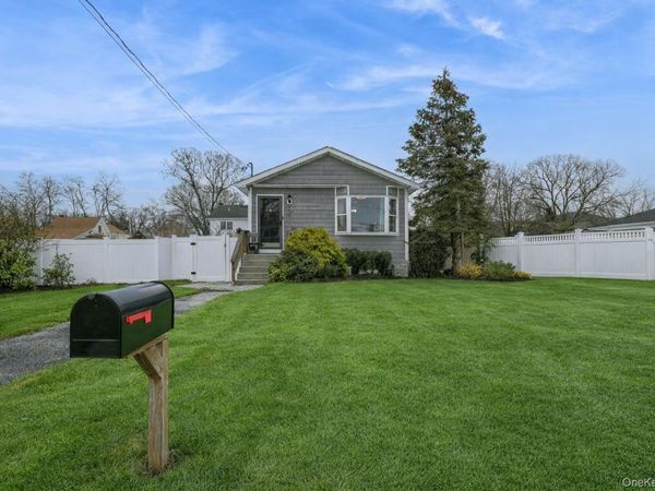 11 Olive Street, Lake Grove, NY 11755