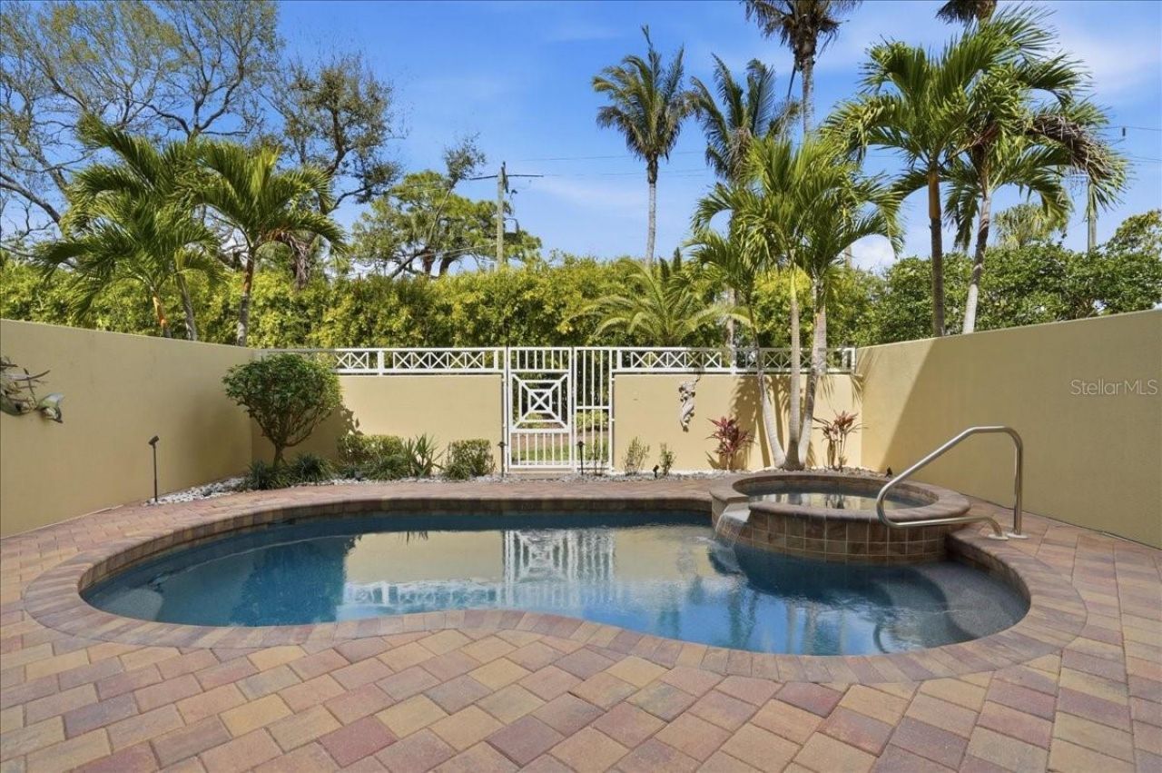 702 Granada Avenue, Unit 7, Venice, FL 34285 Photo