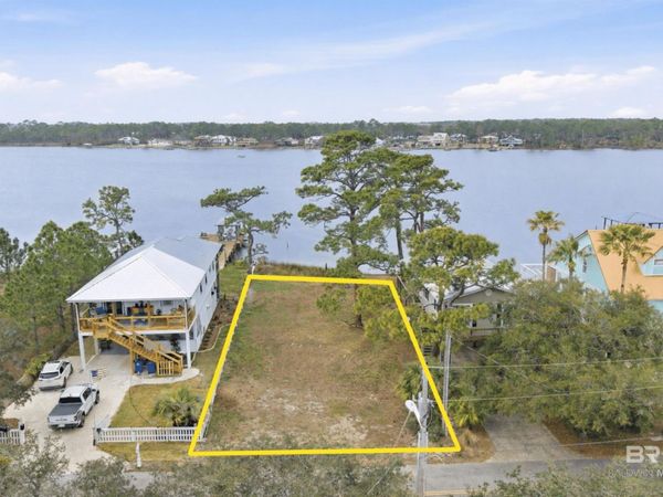 224 W 8th Avenue, Gulf Shores, AL 36542