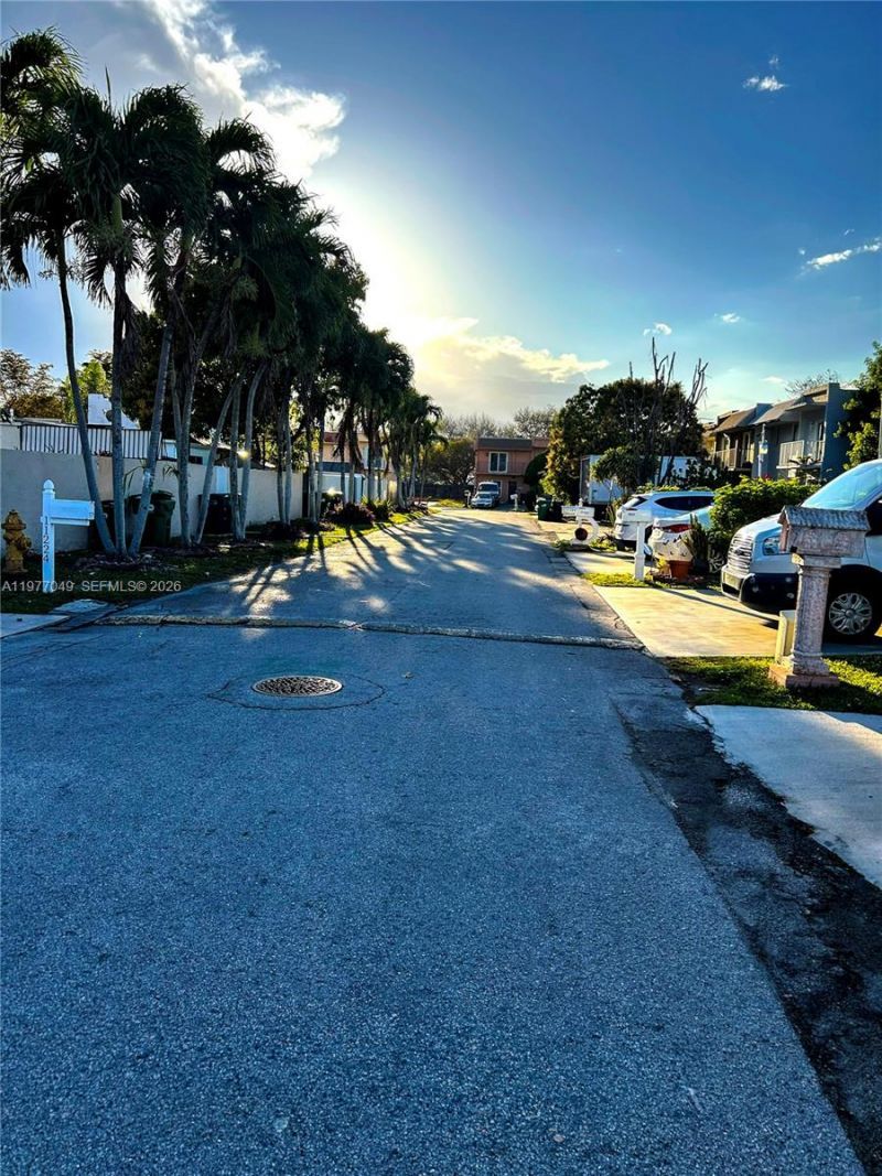 11219 SW 33 Rd Circle Pl 11219 SW 33 Rd Cir Pl, Miami, FL 33165 Photo