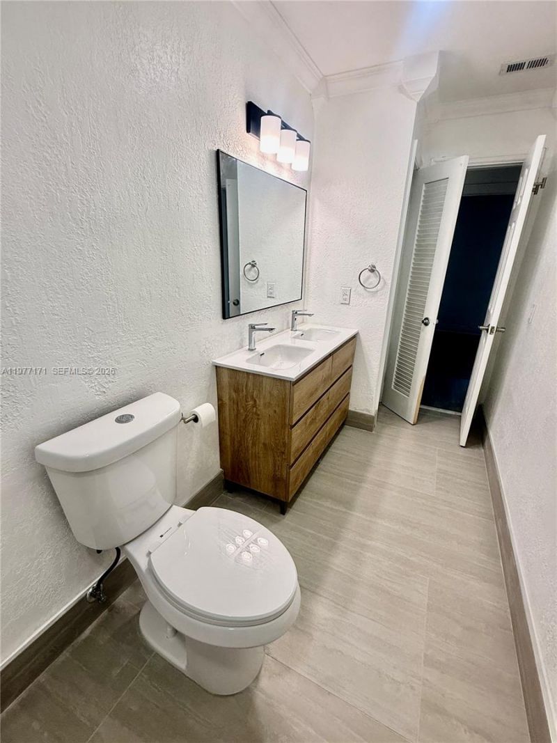 7910 NW 12th St, Pembroke Pines, FL 33024 Photo