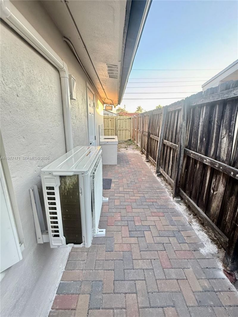 7910 NW 12th St, Pembroke Pines, FL 33024 Photo