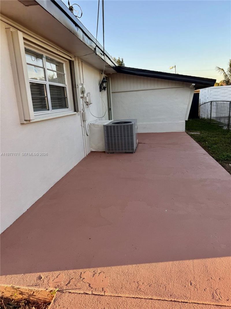 7910 NW 12th St, Pembroke Pines, FL 33024 Photo