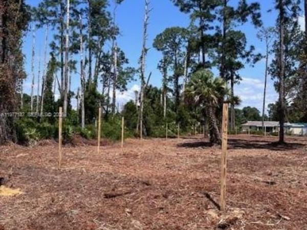 718 Columbus Avenue , Lehigh Acres, FL 33972