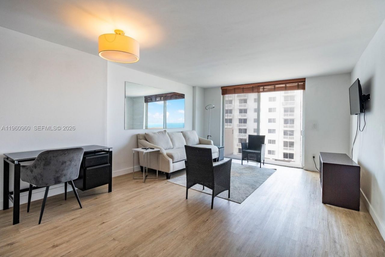 345 Ocean Dr , Unit 819, Miami Beach, FL 33139 Photo