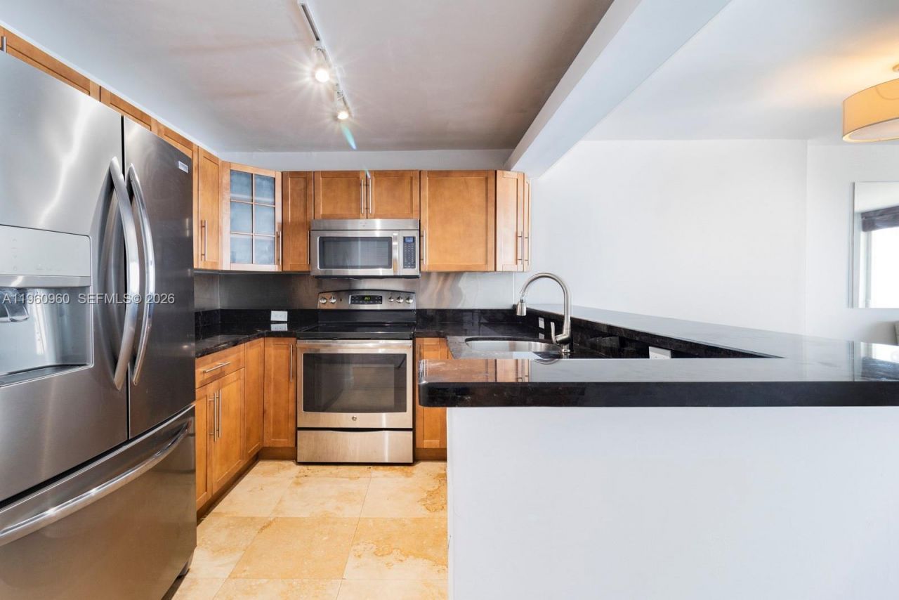 345 Ocean Dr , Unit 819, Miami Beach, FL 33139 Photo