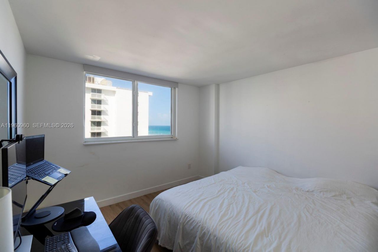 345 Ocean Dr , Unit 819, Miami Beach, FL 33139 Photo