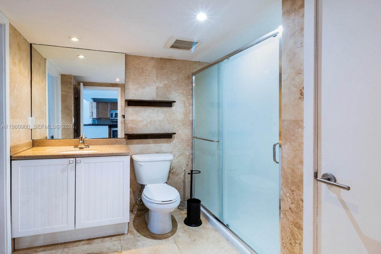 345 Ocean Dr , Unit 819, Miami Beach, FL 33139 Photo