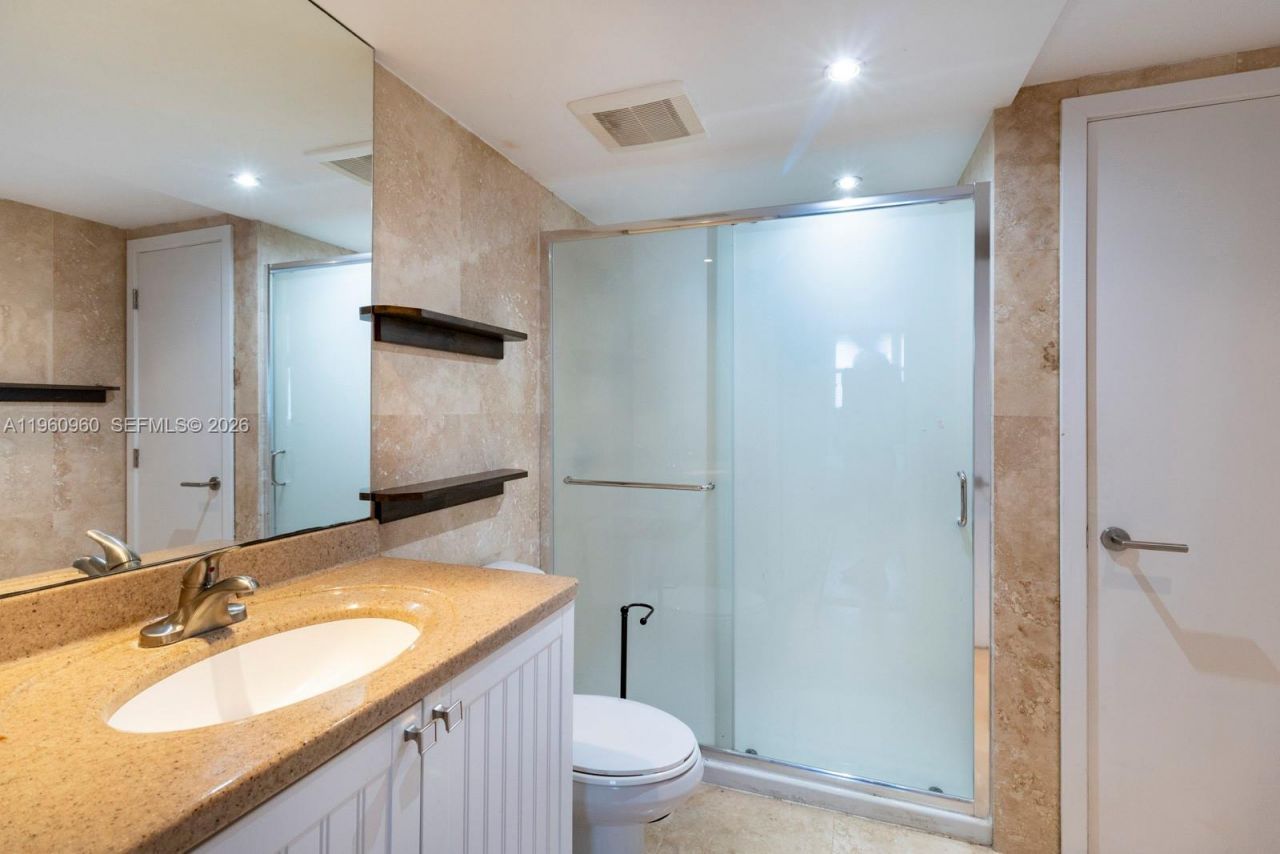 345 Ocean Dr , Unit 819, Miami Beach, FL 33139 Photo