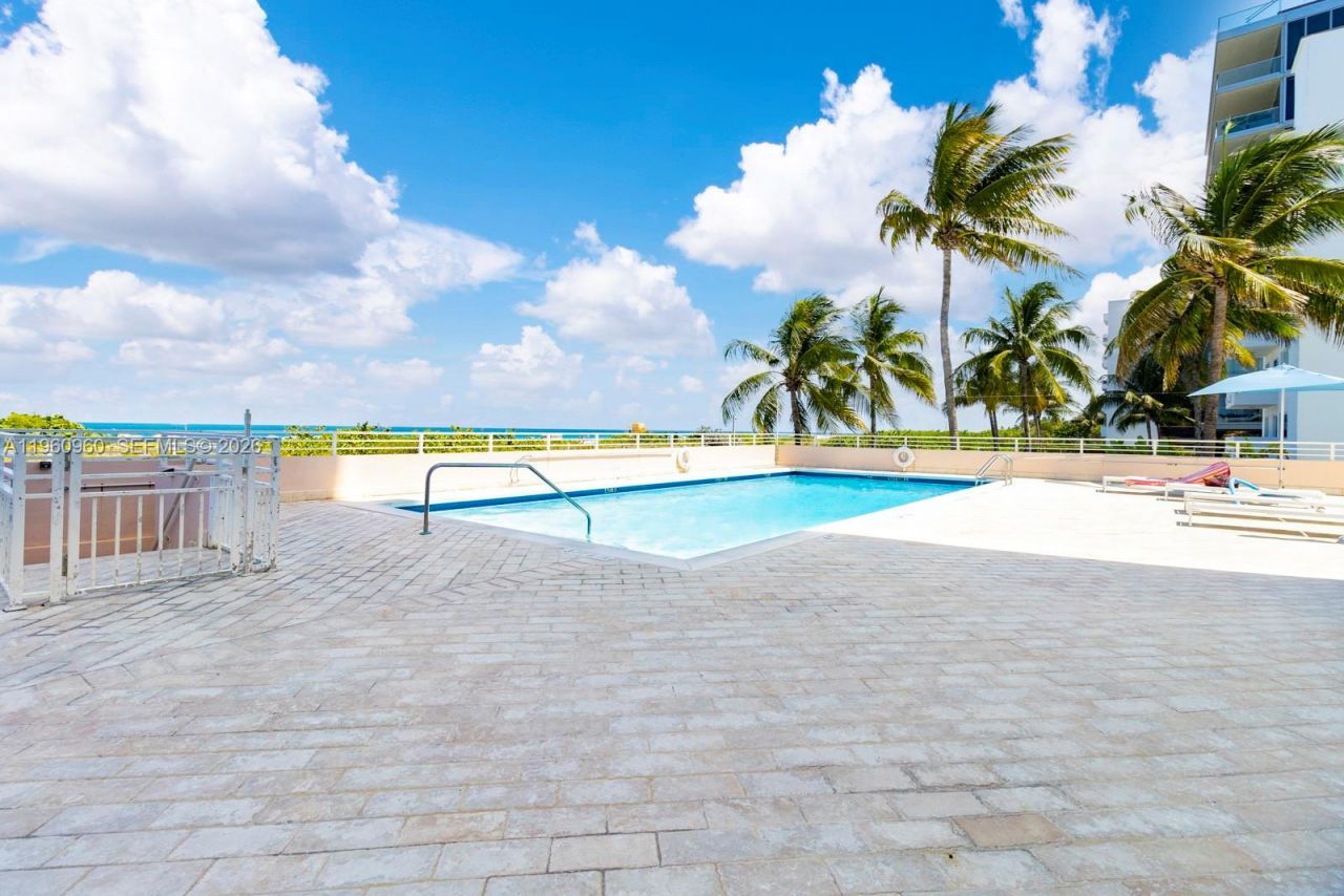 345 Ocean Dr , Unit 819, Miami Beach, FL 33139 Photo