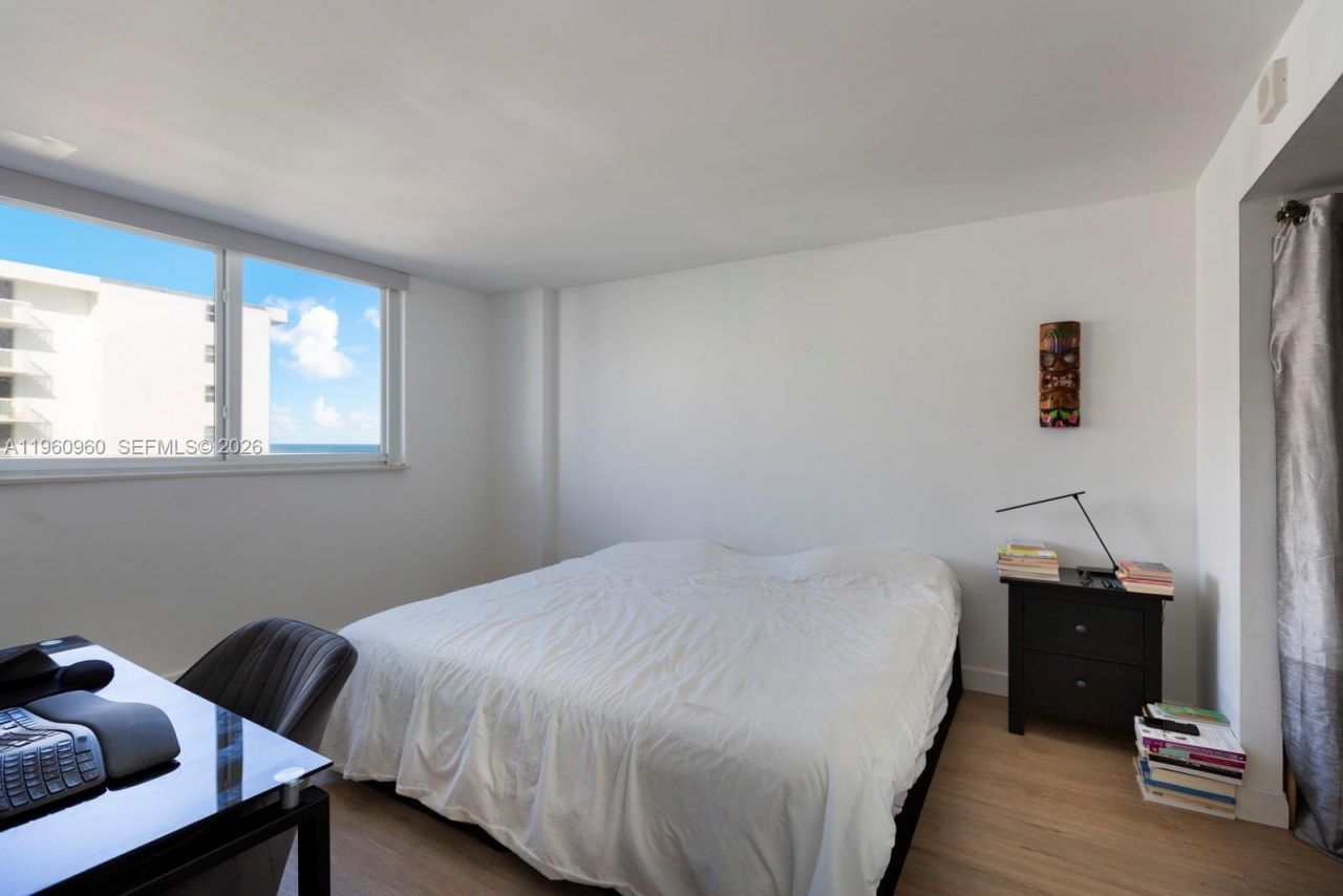 345 Ocean Dr , Unit 819, Miami Beach, FL 33139 Photo