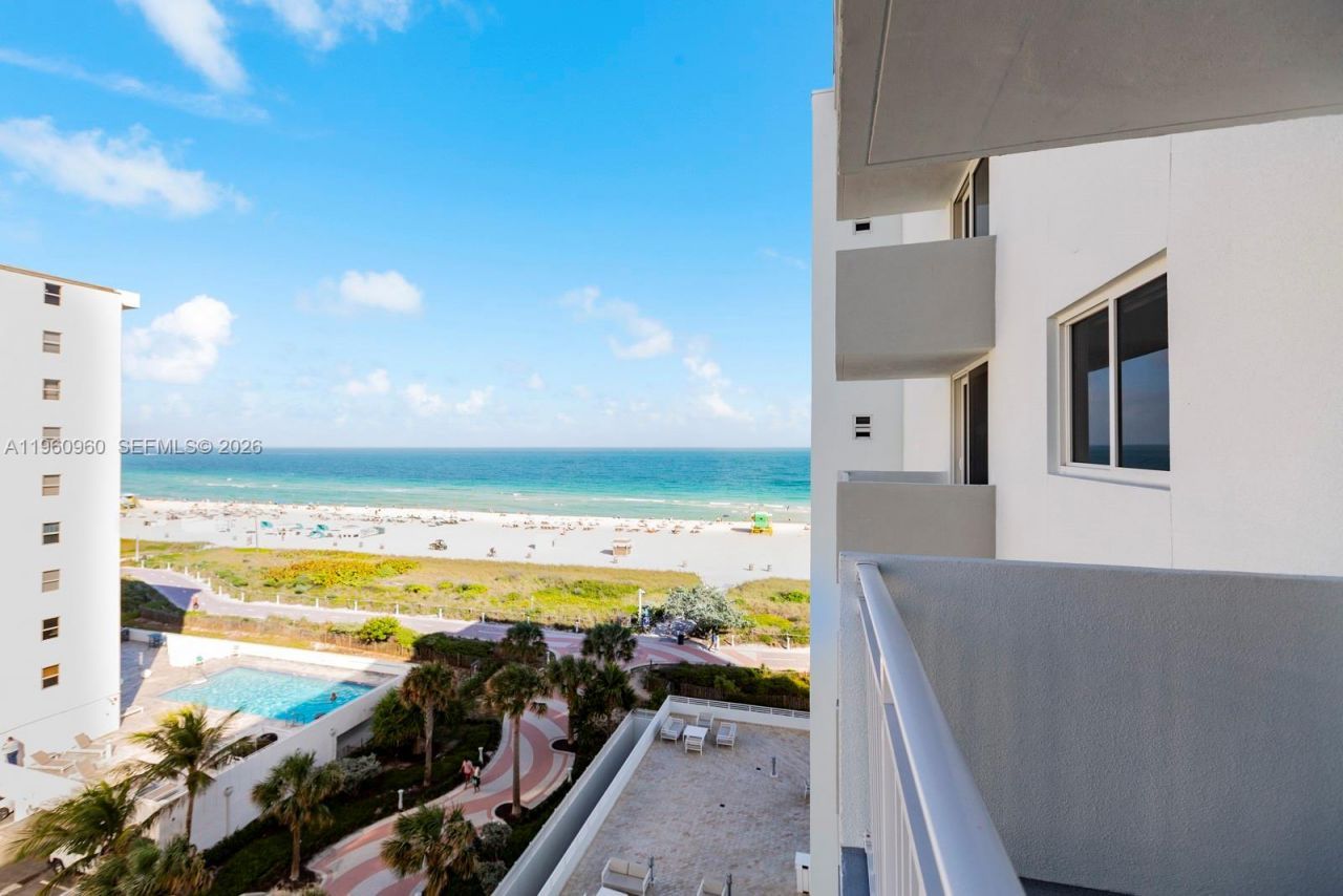 345 Ocean Dr , Unit 819, Miami Beach, FL 33139 Photo