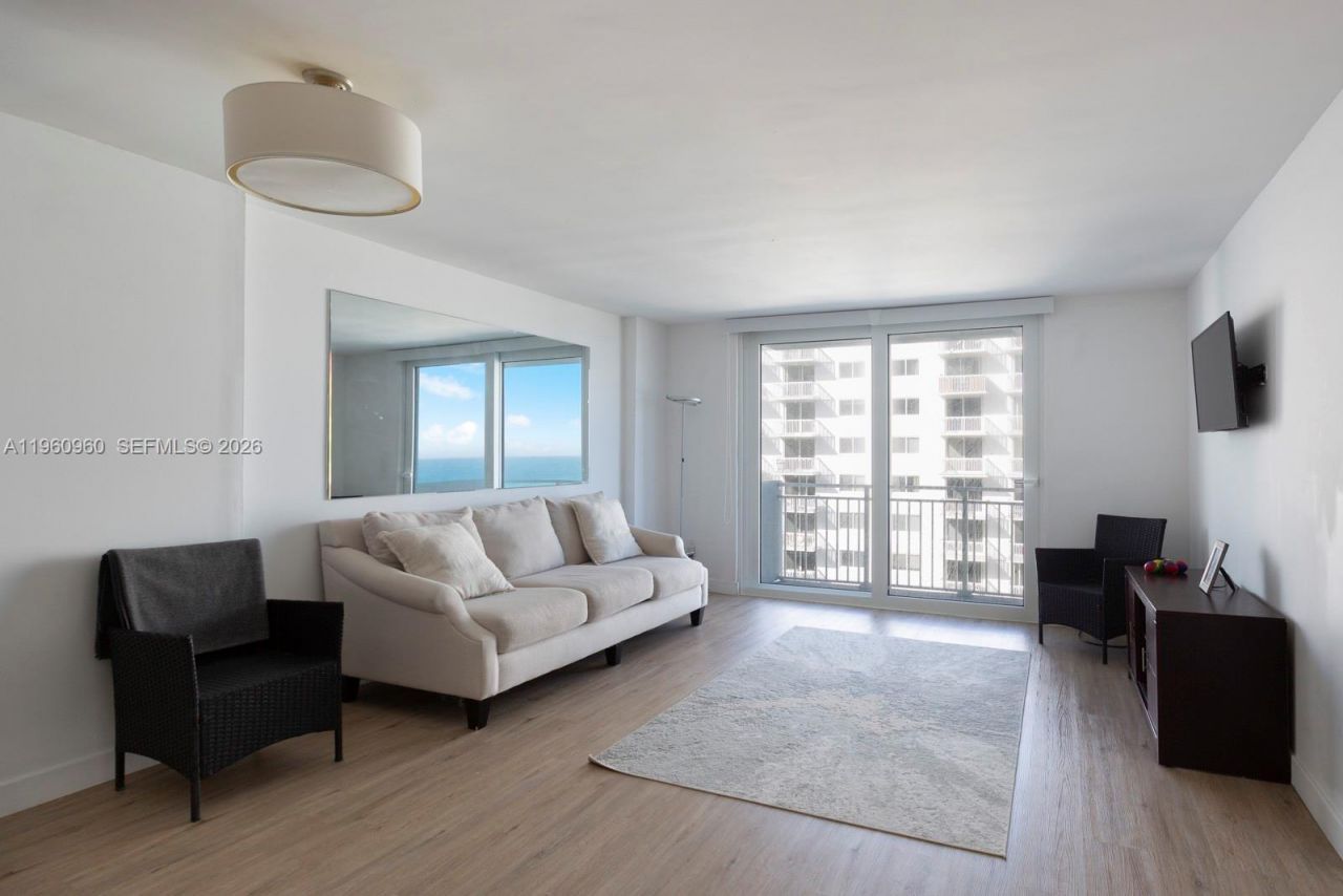 345 Ocean Dr , Unit 819, Miami Beach, FL 33139 Photo