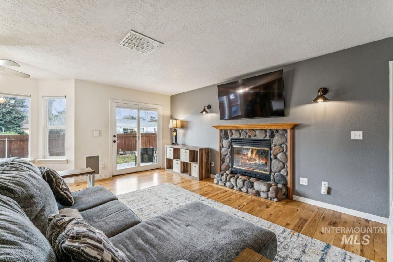 6803 W Russett St, Boise, ID 83704 Main Photo