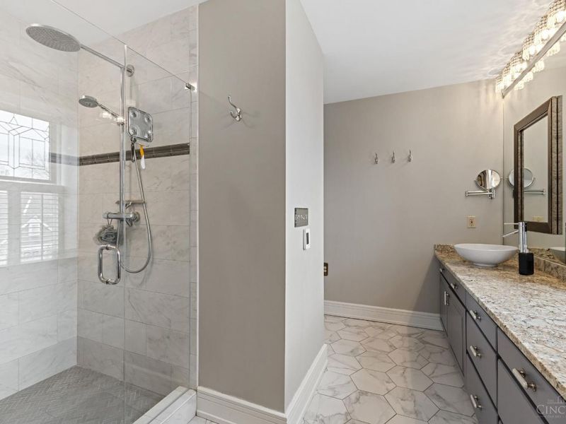 673 Windings Lane, Unit 2, Cincinnati, OH 45220 Photo 27