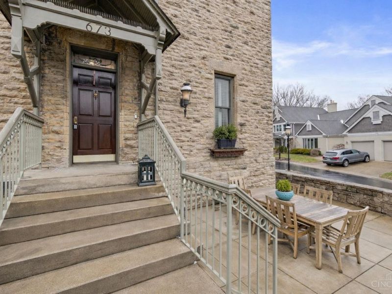 673 Windings Lane, Unit 2, Cincinnati, OH 45220 Photo 5