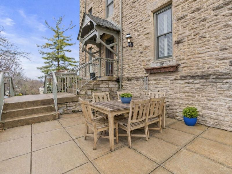 673 Windings Lane, Unit 2, Cincinnati, OH 45220 Photo 6