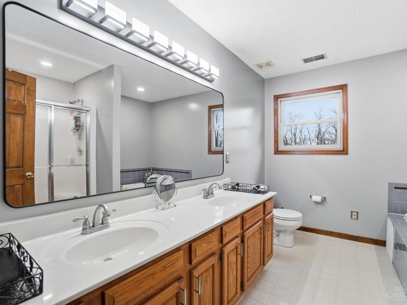 4354 Oakville Drive, Green Township, OH 45211 Photo 17