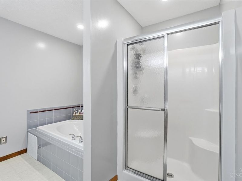 4354 Oakville Drive, Green Township, OH 45211 Photo 18