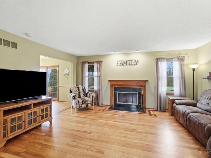 4354 Oakville Drive, Green Township, OH 45211 Photo 2