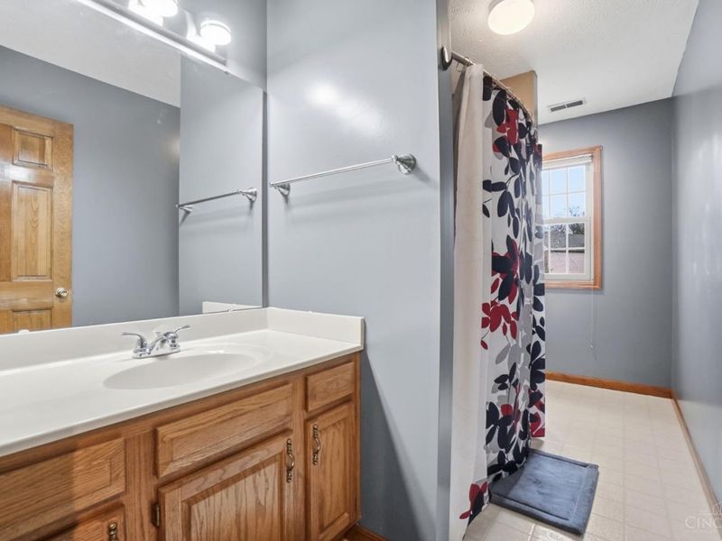 4354 Oakville Drive, Green Township, OH 45211 Photo 21