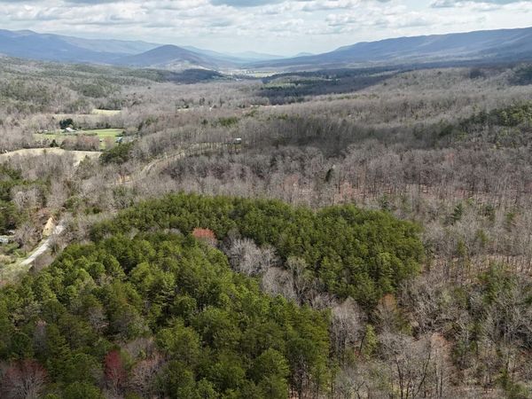 2276 Johns Creek RD, New Castle, VA 24127