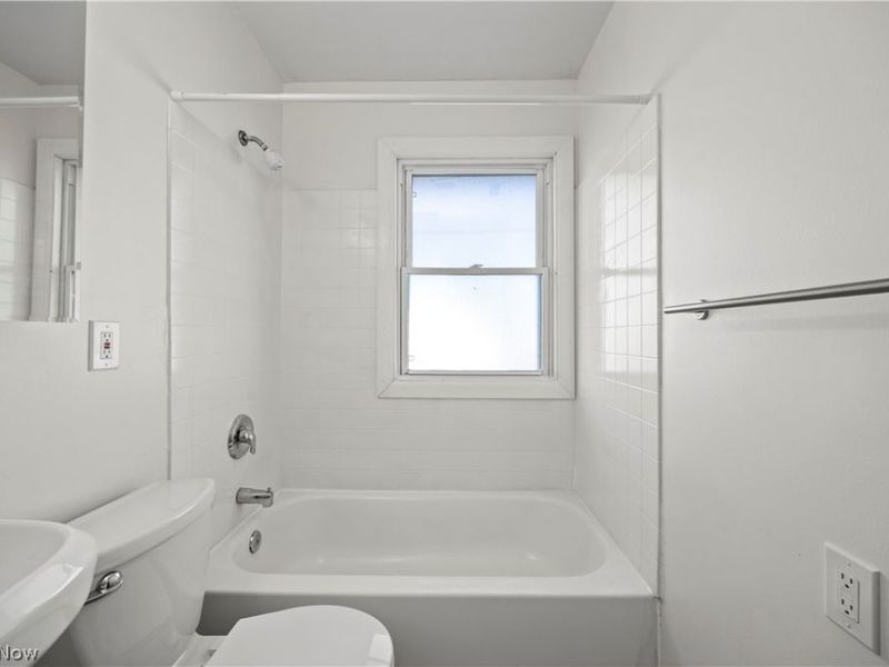 171 S Logan Street, Elyria, OH 44035 Photo 12