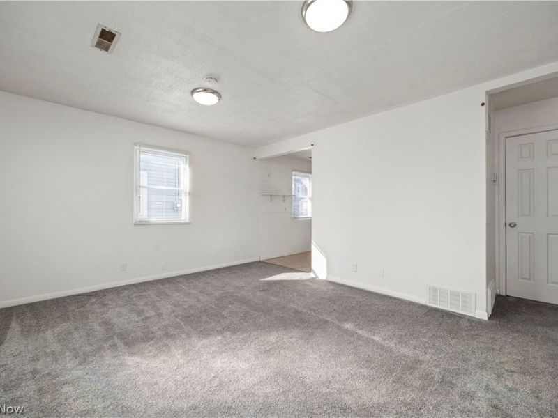 171 S Logan Street, Elyria, OH 44035 Photo 2