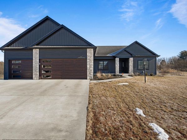 606 N Beacon Hill Circle , Urbana, IL 61802